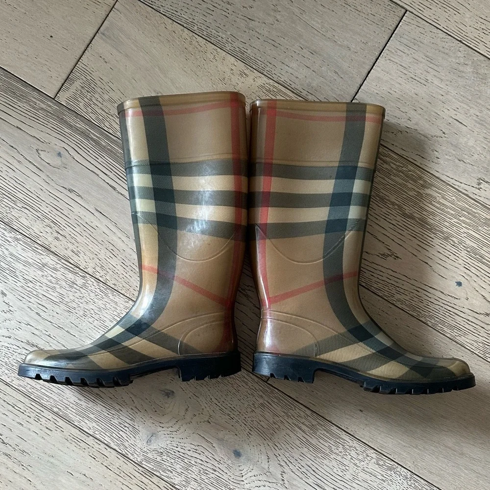 BURBERRY TALL SUPER NOVA CHECK PLAID RUBBER RAINBOOTS SIZE 36 / 6 - Picture 4 of 16